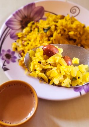 आलू पोहा (aloo poha recipe in Hindi) रेसिपी मुख्य फोटो