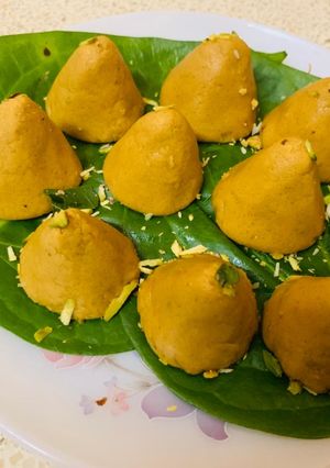 A picture of Besan modak.
