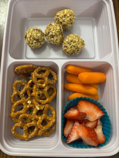 A picture of No Bake Oatmeal Balls.