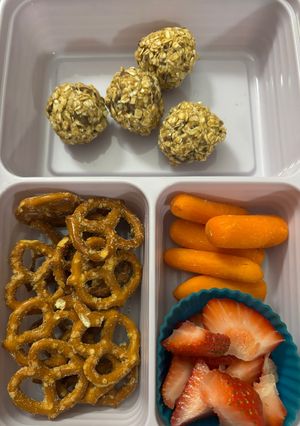 A picture of No Bake Oatmeal Balls.