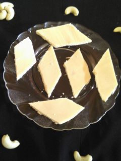 કાજુ કતરી (Kaju Katari Recipe In Gujarati) રેસીપી મુખ્ય ફોટો