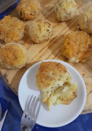 Una foto de Bolitas de papa y calabaza con zanahoria rellenas de queso