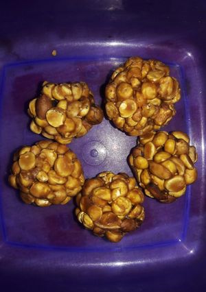 நாட்டு சர்க்கரை கடலை சிக்கி (Nattu sakarai kadalai chikki recipe in tamil) செய்முறை முக்கிய புகைப்படம்