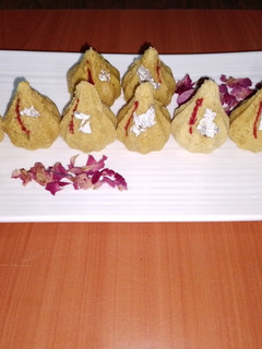 A picture of Gram flour modak🌺🏵️.
