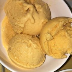 Mango ice cream A picture of Mango ice cream.
