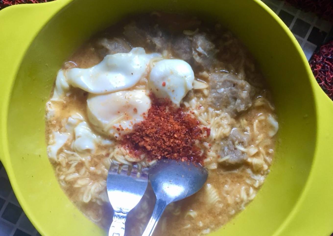 Mie Sedap Kari Spesial with Bakso & Bon Cabe
