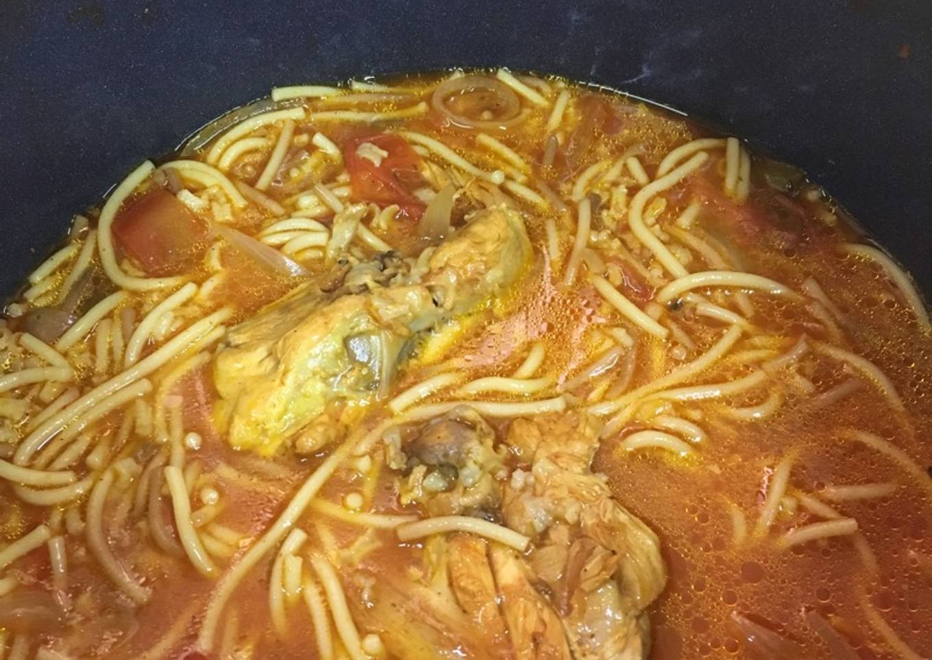 Pollo con arroz y fideos