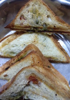 आलू टोस्ट (aloo toast recipe in Hindi) रेसिपी मुख्य फोटो
