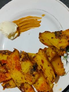 બેક્ડ પોટેટો વેજીસ (Baked Potato wedges Recipe in Gujrati) રેસીપી મુખ્ય ફોટો