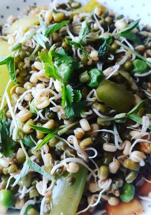 A picture of Fresh green salad.