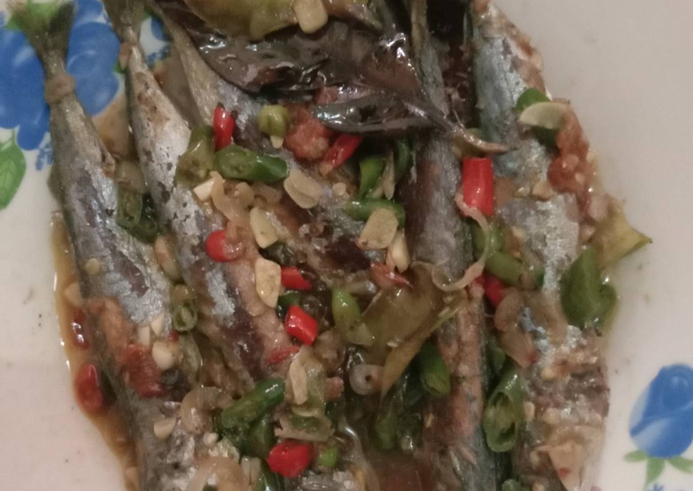 Ikan pindang keranjang cabe ijo