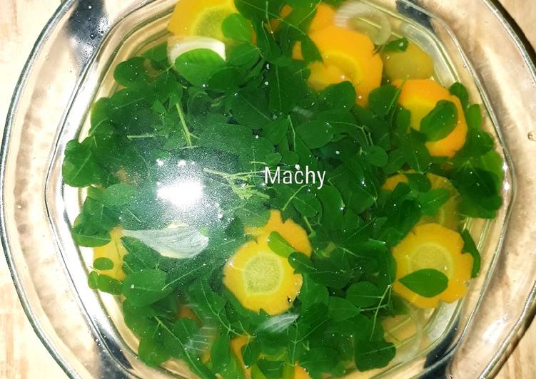 Cara Gampang Menyiapkan Sayur Bening Kelor/Moringa, Enak Banget