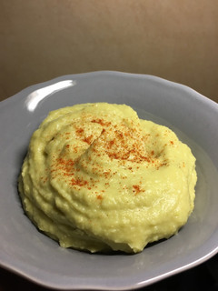 Una foto de Hummus de aguacate