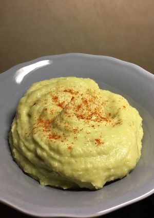 Una foto de Hummus de aguacate
