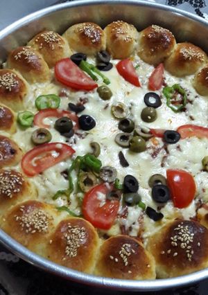صورة لوصفة بيتزا بأشكال مختلفه 😋