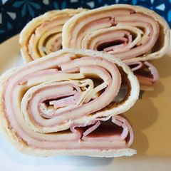 A picture of Ham and Swiss Cheese Spicy Pinwheels.