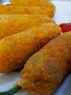 ભરેલા મરચાંના ભજીયા (Bharela Marcha Bhajiya Recipe In Gujarati) રેસીપી મુખ્ય ફોટો