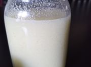Una foto de jugo de pera