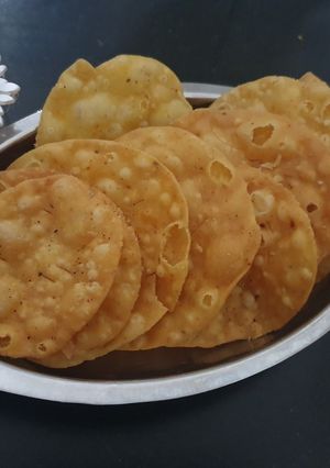પૂરી (Poori Recipe in Gujarati) રેસીપી મુખ્ય ફોટો