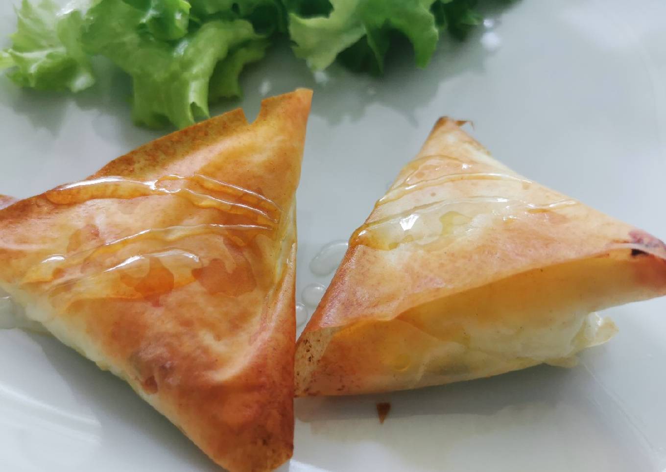 Samoussa fêta, menthe et miel