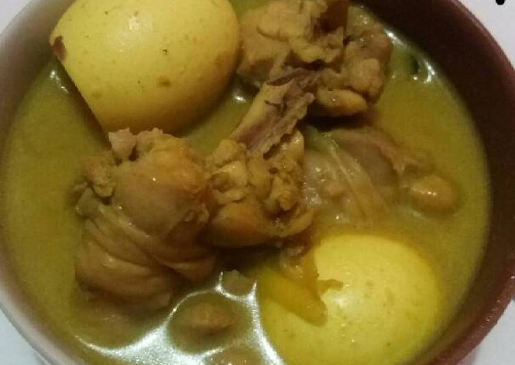 Opor ayam dan telur