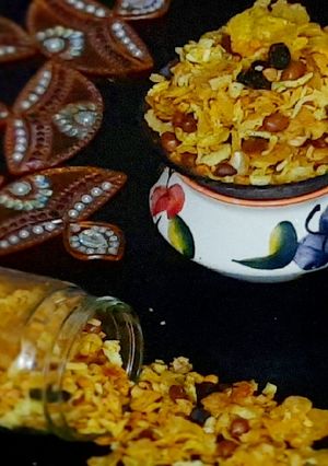 પૌઆ નો ચેવડો (Paua No Chevdo Recipe In Gujarati) રેસીપી મુખ્ય ફોટો