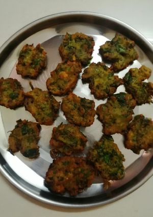 A picture of Thotakura vada.