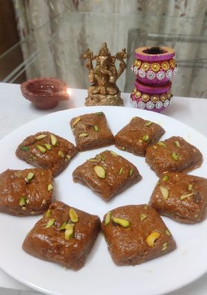 संत्रा बर्फी (Santra Barfi Recipe In Marathi) रेसिपी चे मुख्य फोटो 