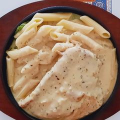 Chicken in creamy sauce A picture of Chicken in creamy sauce.