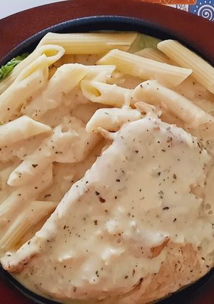 A picture of Chicken in creamy sauce.