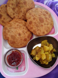 आलू कचौड़ी (Aloo kachodi recipe in Hindi) रेसिपी मुख्य फोटो