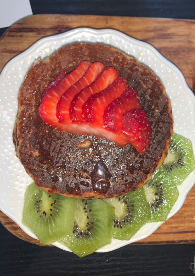Una foto de Hot cakes - Pancakes sin harina ni azúcar de manzana y canela 🥞