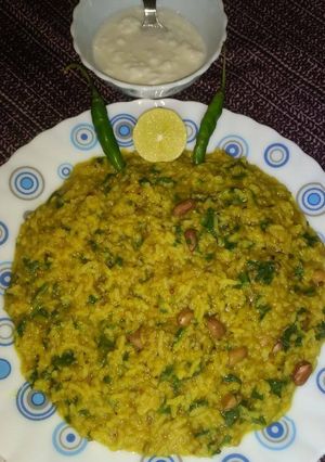 पालक खिचड़ी (Palak khichdi recipe in hindi) रेसिपी मुख्य फोटो