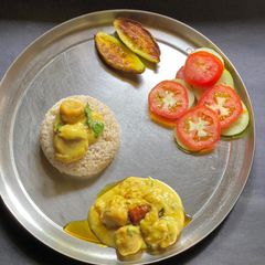 A picture of Kadhi Pakore with Brown Rice for dinner - Bihari style.
