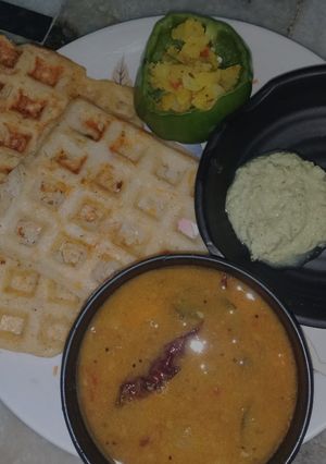 વેજિટેબલ વફલ રવા સેન્ડવિચ (Vegetable Waffle Rava Sandwich Recipe In Gujarati) રેસીપી મુખ્ય ફોટો