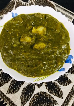 A picture of Aaloo in Palak Gravy.