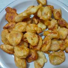 A picture of Cempedak goreng tepung.