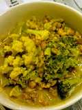 Curry de lentilhas, brócolis e couve flor