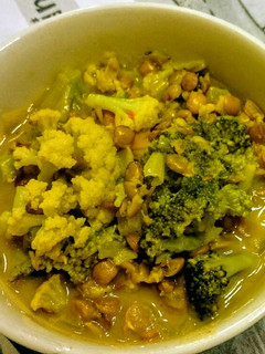 Foto de Curry de lentilhas, brócolis e couve flor