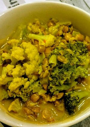 Foto de Curry de lentilhas, brócolis e couve flor
