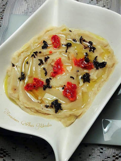 Una foto de Hummus de habas baby deshidratadas con chile