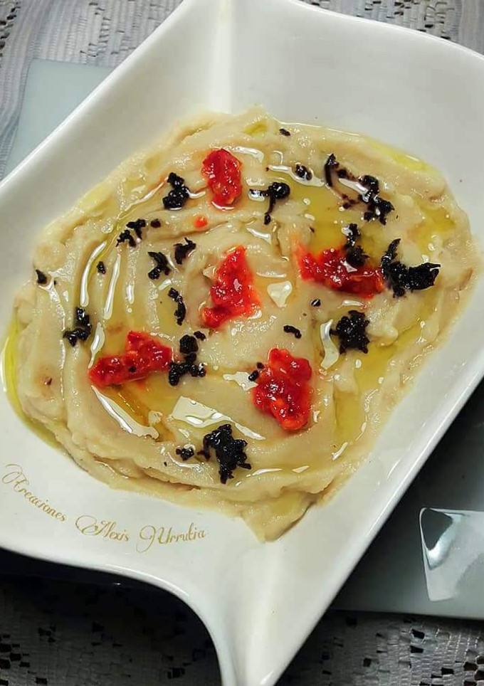 Una foto de Hummus de habas baby deshidratadas con chile