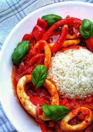 A picture of Squid In A Tomato & Chilli Sauce.