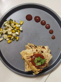 રોટી પનીર કેસેડિયા(Roti Paneer Quesadilla Recipe In Gujarati) રેસીપી મુખ્ય ફોટો