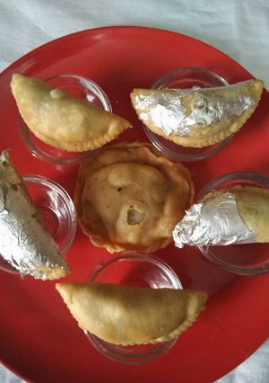 A picture of Jaggery Ghujiya.