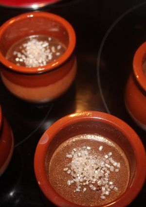 A picture of Horchata and Chocolate Flan.