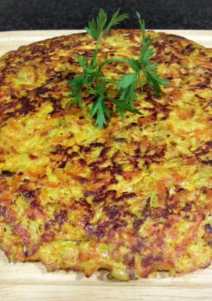 Una foto de Tortilla de zanahorias y calabacín a la cinco pimienta para llevar a la playa