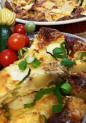 Zdjęcie przepisu Cukiniowa fritata ze smażonym karasiem.