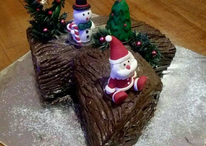 Yule Log/Buche de Noel/tree stump cake/christmas rollcake
