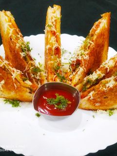 चीज पोटॅटो सँडविच (cheese potato sandwich recipe in marathi) रेसिपी चे मुख्य फोटो